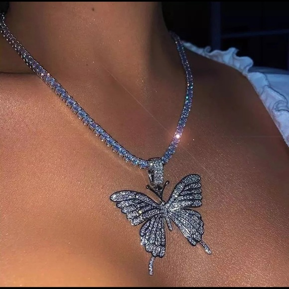 Crystal chunky butterfly necklace - Picture 2 of 5